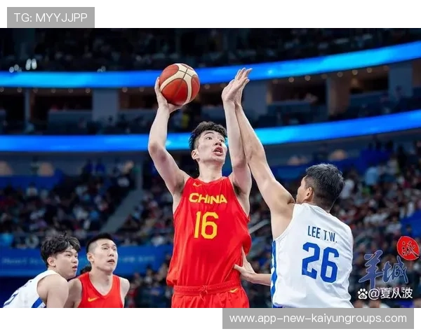 冠军赛终场哨响,球员泪洒赛场写下难忘瞬间,冠军被推出赛道 冠军赛终场哨响,球员泪洒赛场写下难忘瞬间,冠军被推出赛道